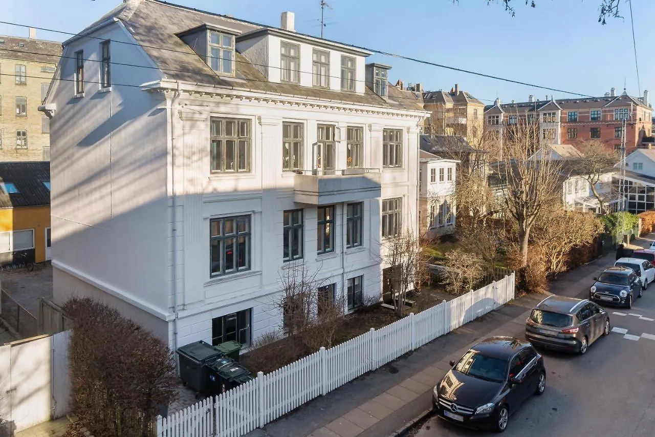 Rooms In Quiet White Villa Apartment Hortensiavej 8 On Frederiksberg C Copenhagen Hostel